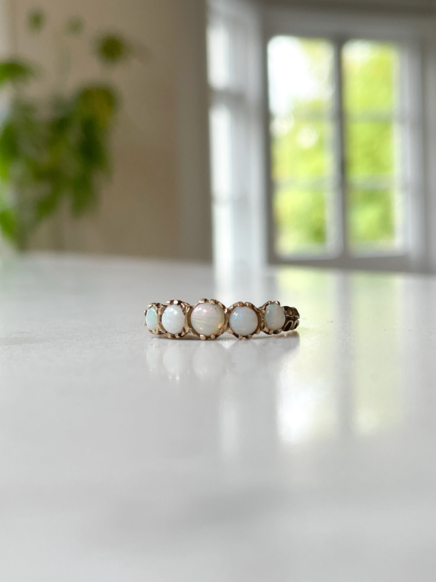 Vintage 5-stone opal ring on 9ct gold