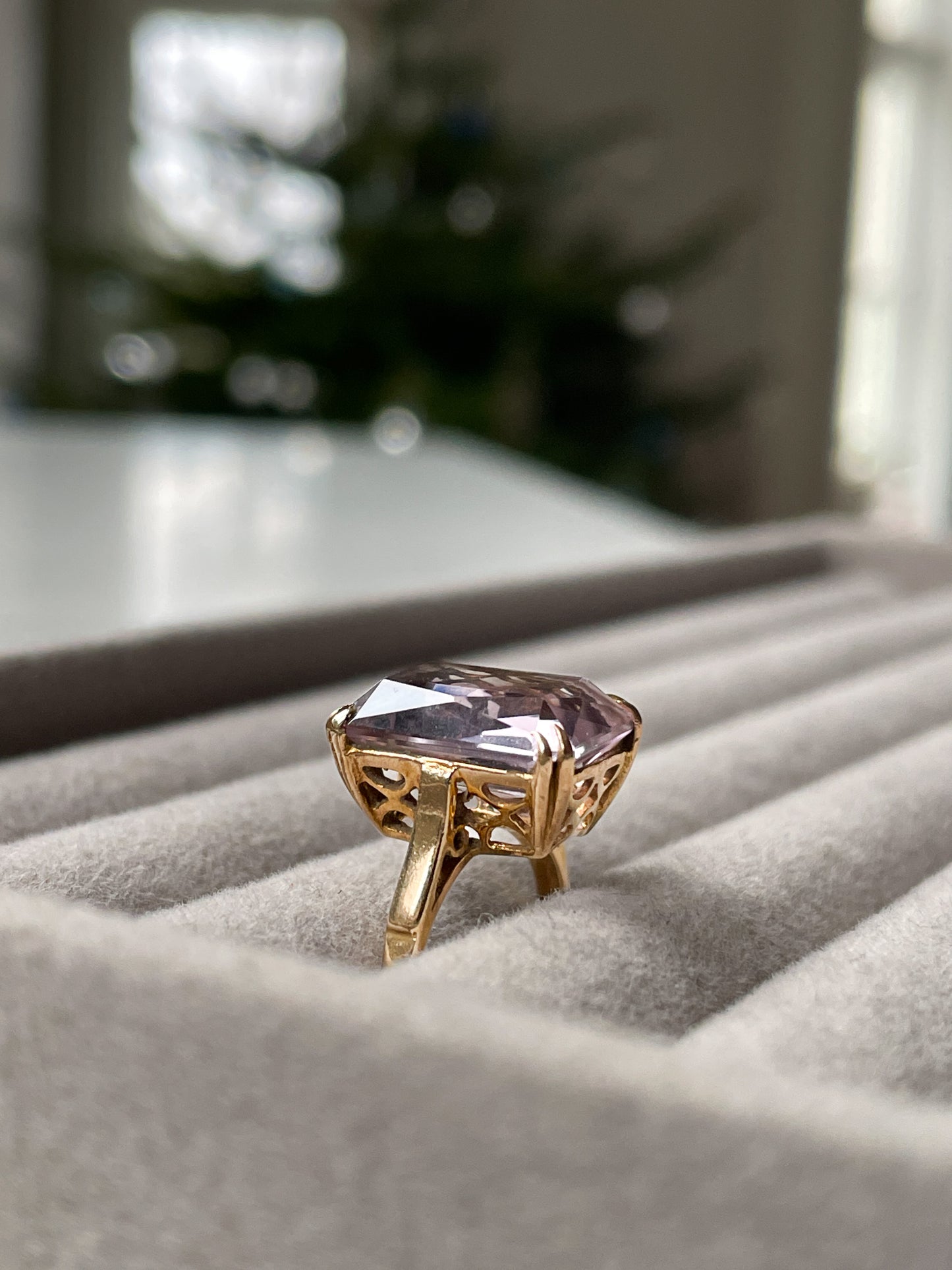 Vintage 1960s 9ct gold amethyst cocktail ring