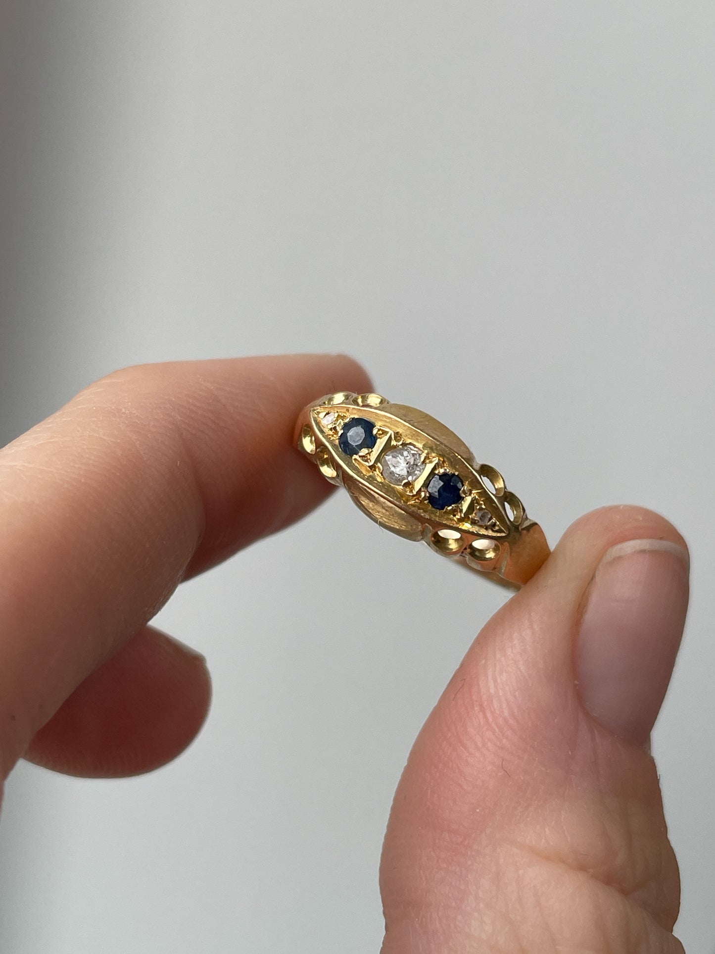 Antique sapphire and diamond boat ring on 9ct gold