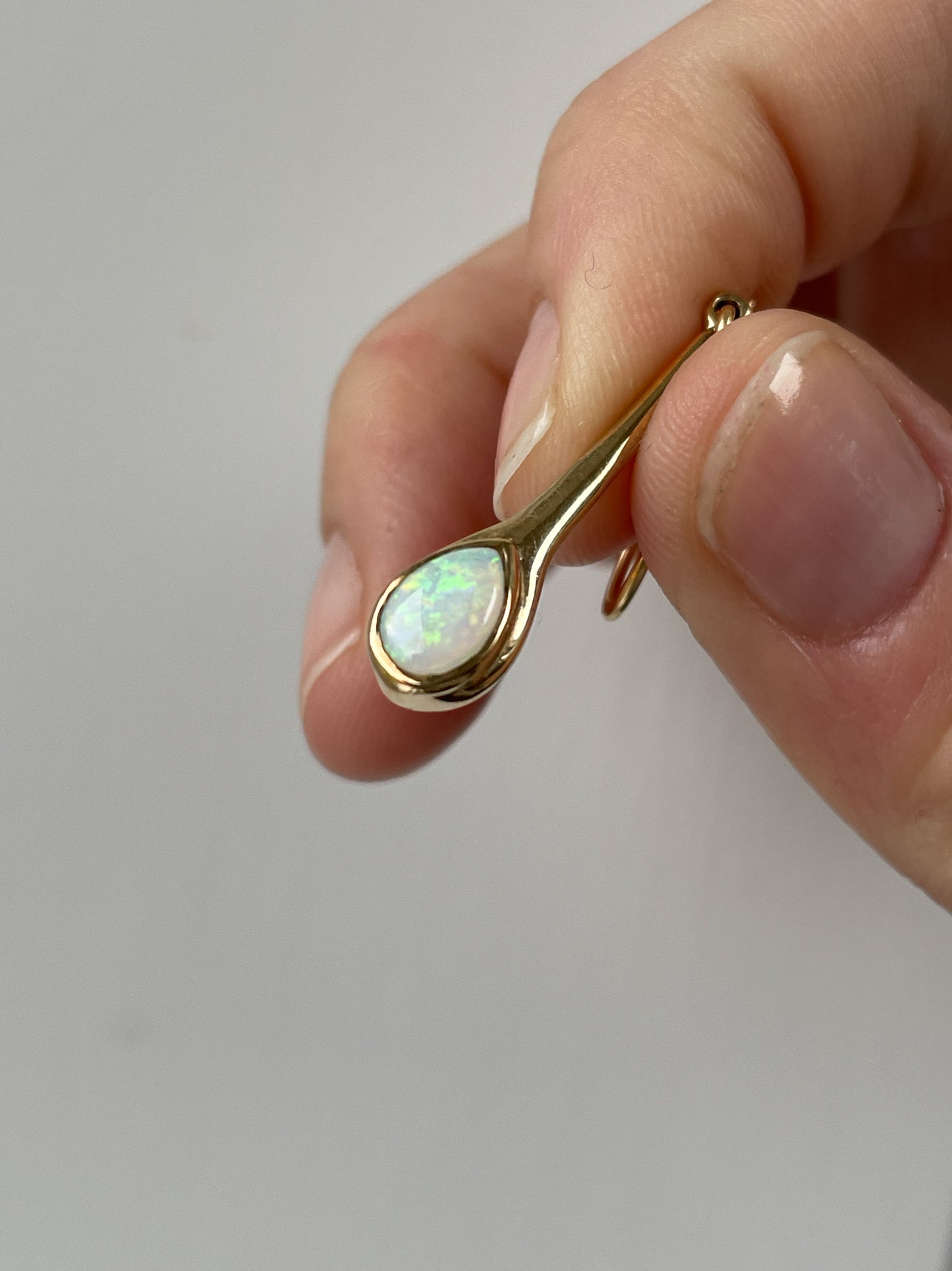 Vintage 9ct opal drop earrings