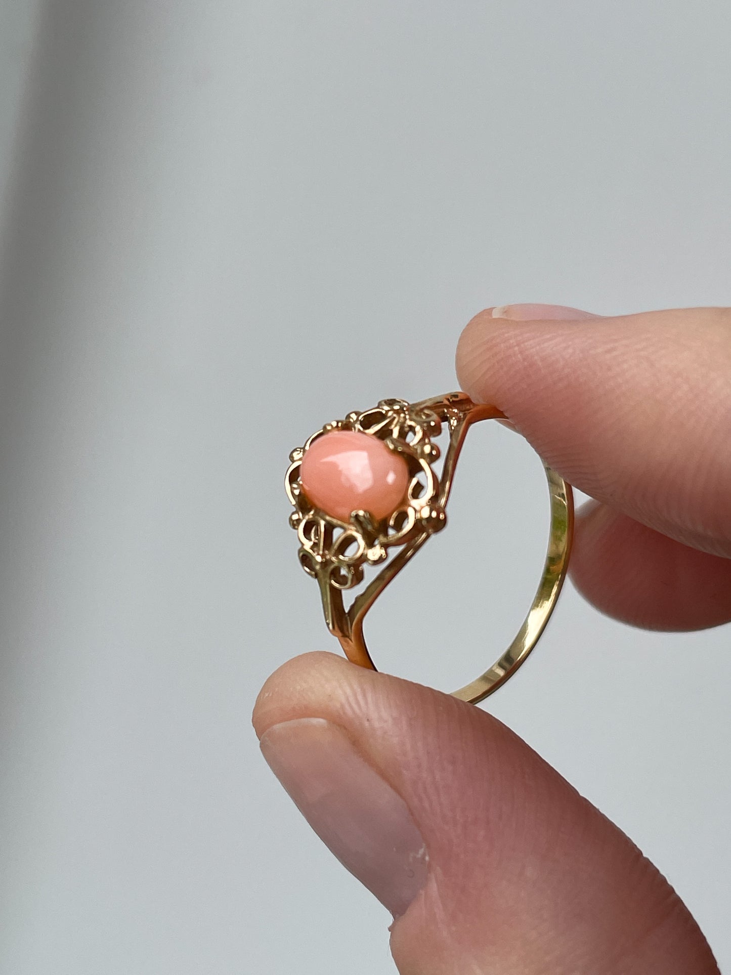 Vintage 9ct gold coral ring