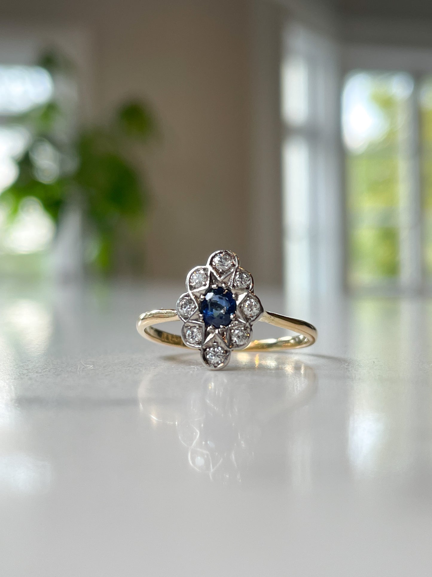 Antique sapphire and diamond cluster ring 18ct/plat