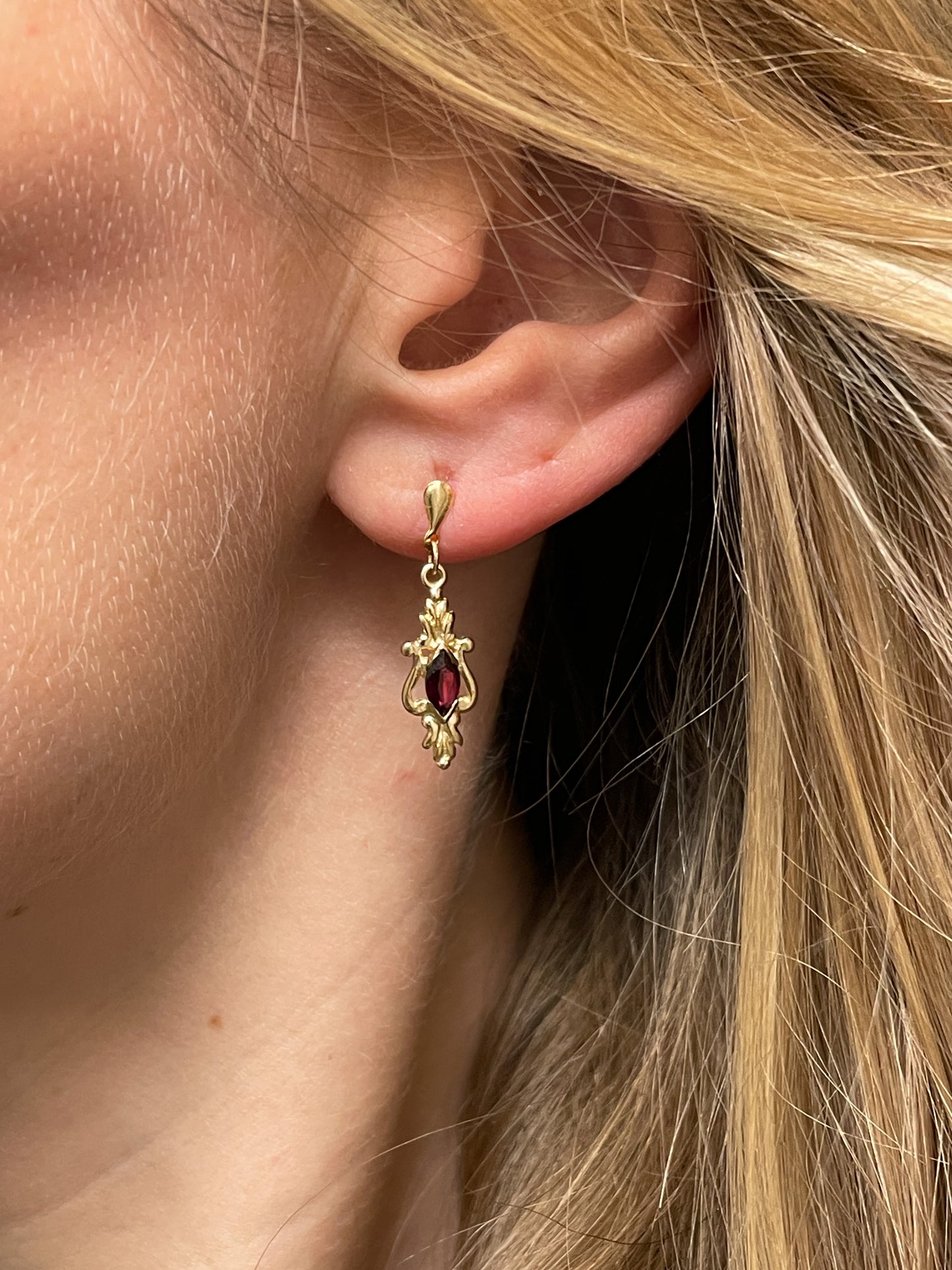 Vintage 9ct gold garnet drop earrings