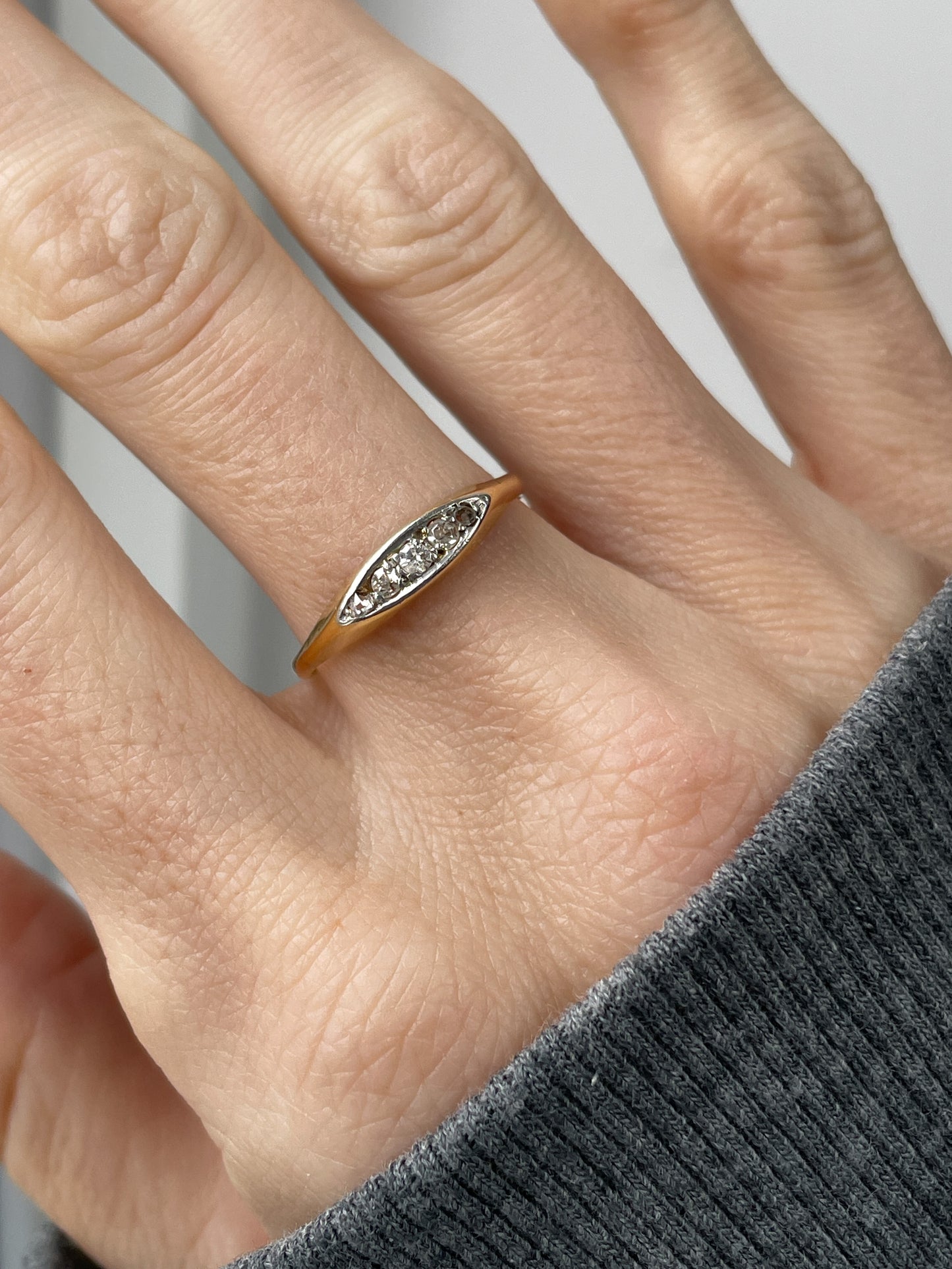 Antique diamond 5-stone ring on 18ct gold and platinum