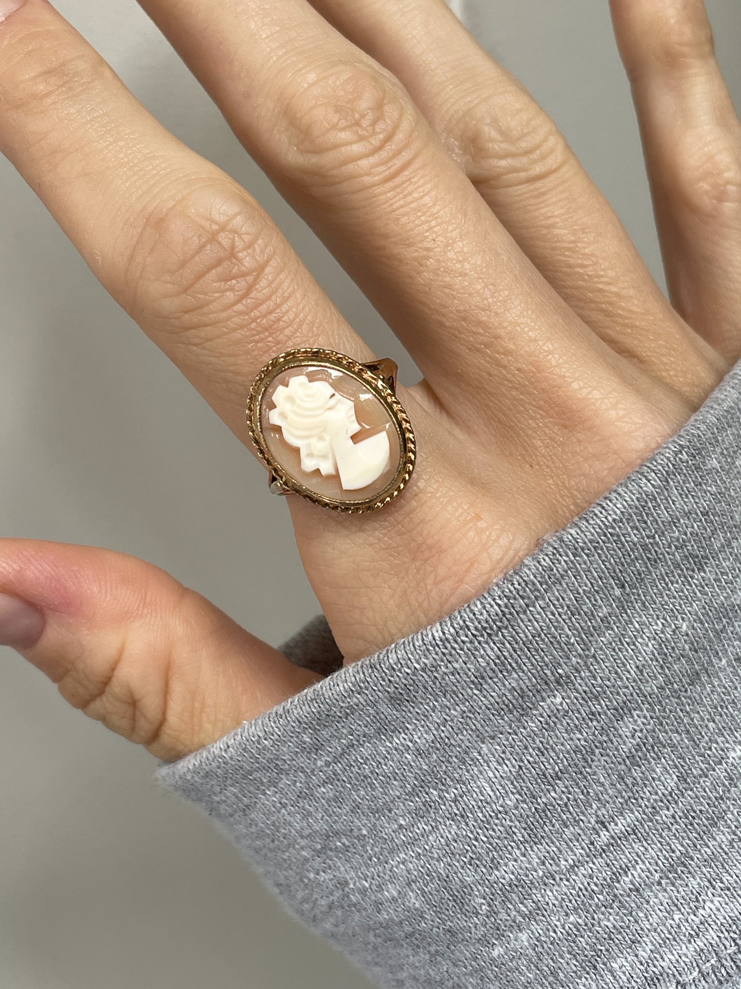 Vintage carved shell cameo ring on 9ct gold