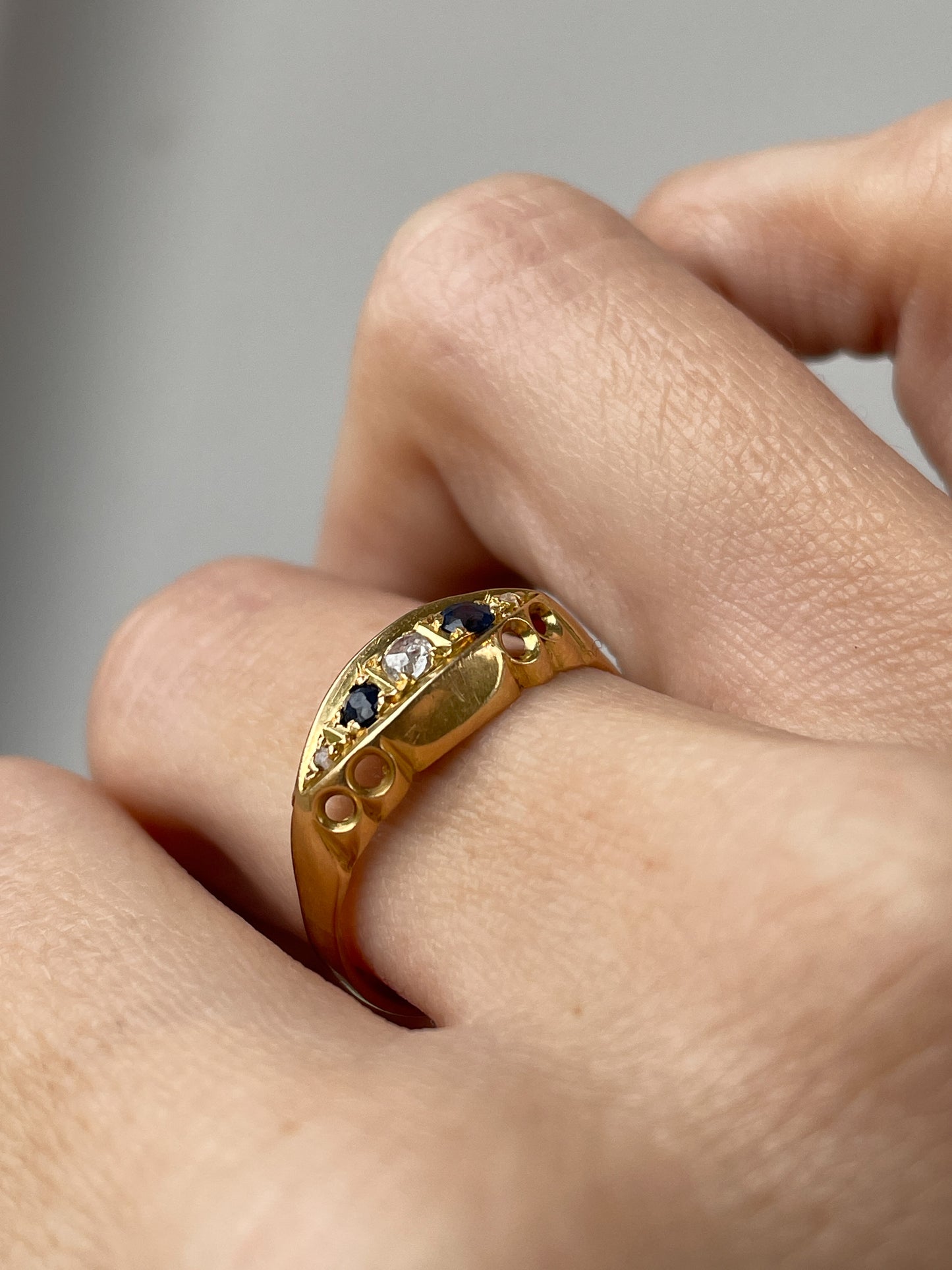 Antique sapphire and diamond boat ring on 9ct gold
