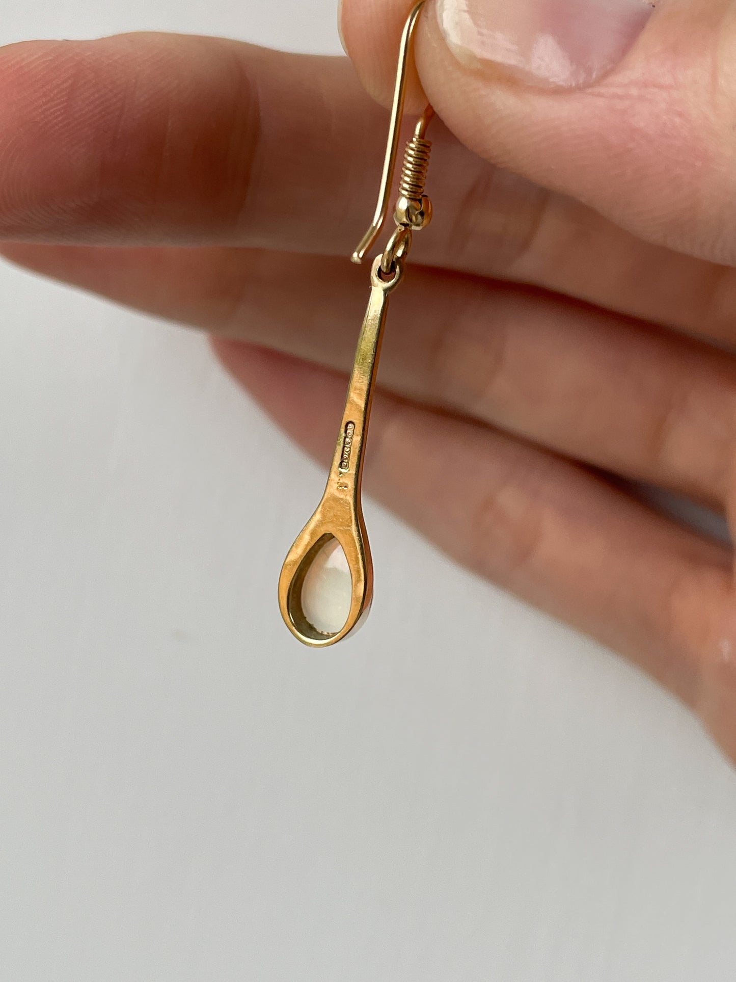 Vintage 9ct opal drop earrings
