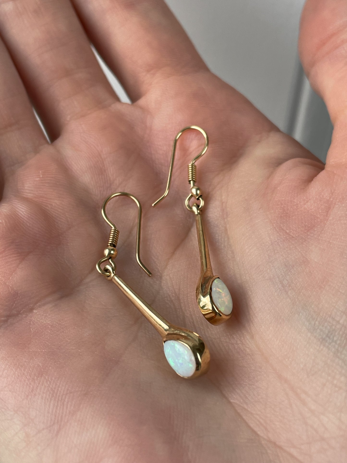Vintage 9ct opal drop earrings