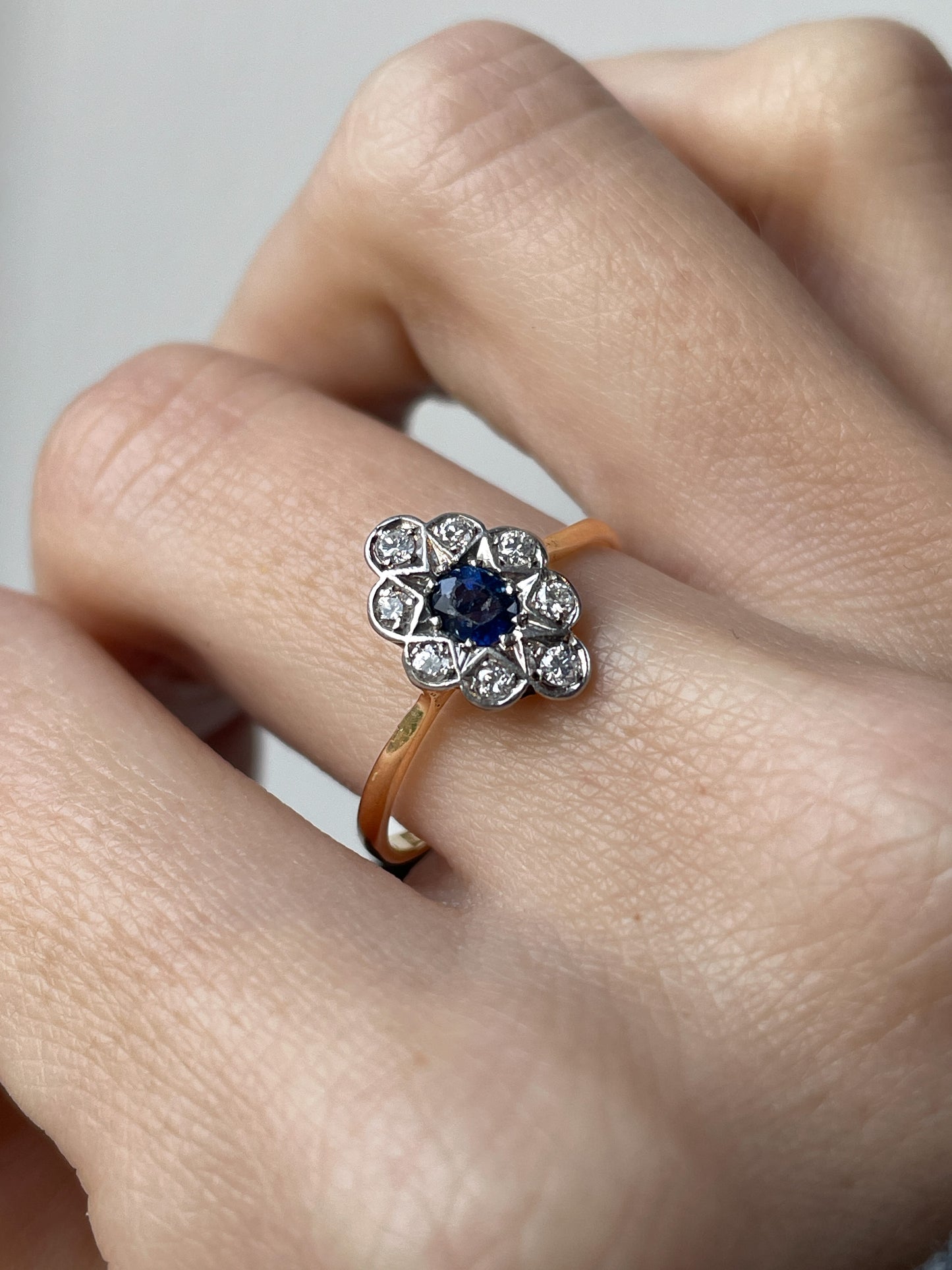 Antique sapphire and diamond cluster ring 18ct/plat