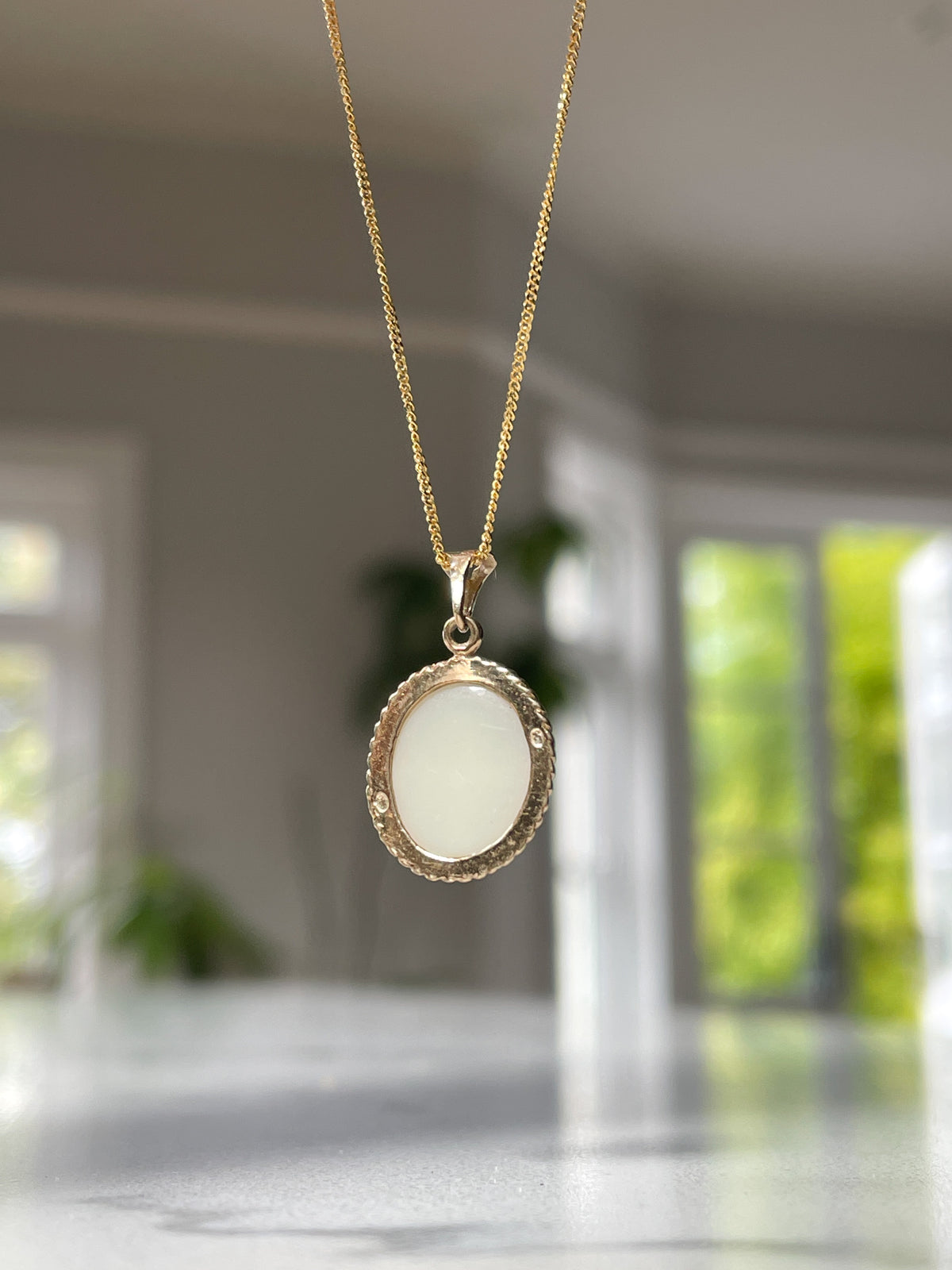 Vintage opal pendant and 9ct gold chain
