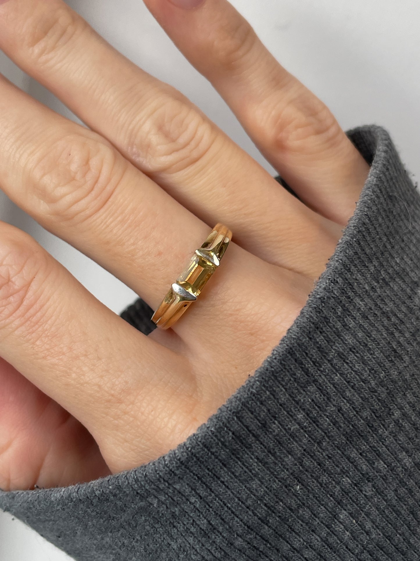 Vintage citrine solitaire ring on 9ct gold