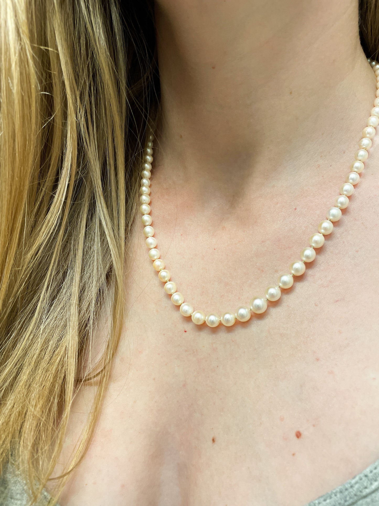 Vintage string pearl necklace