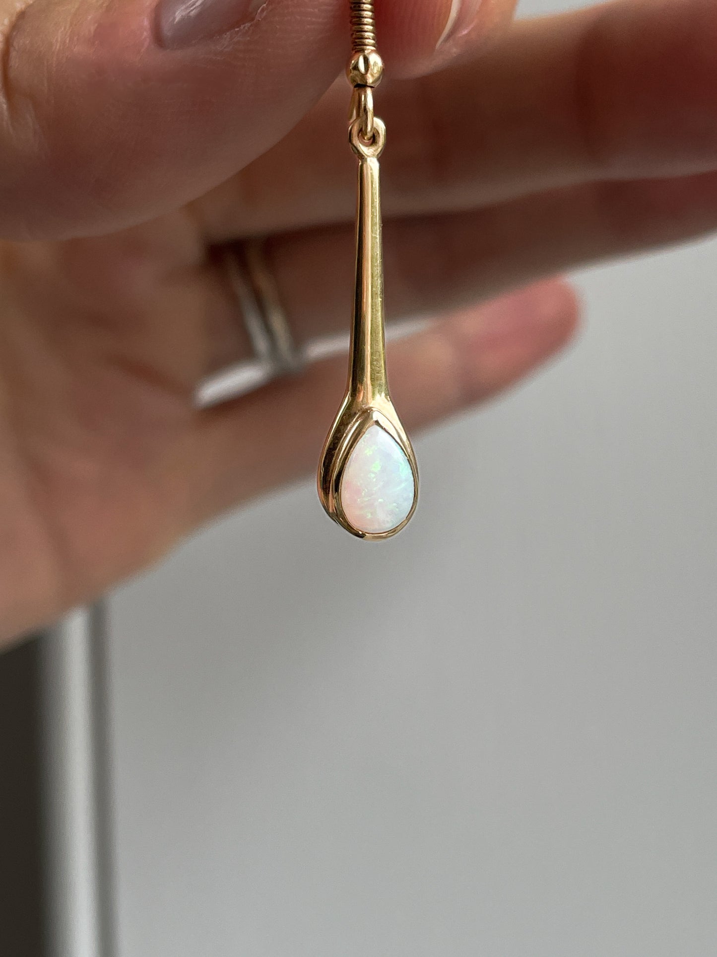 Vintage 9ct opal drop earrings