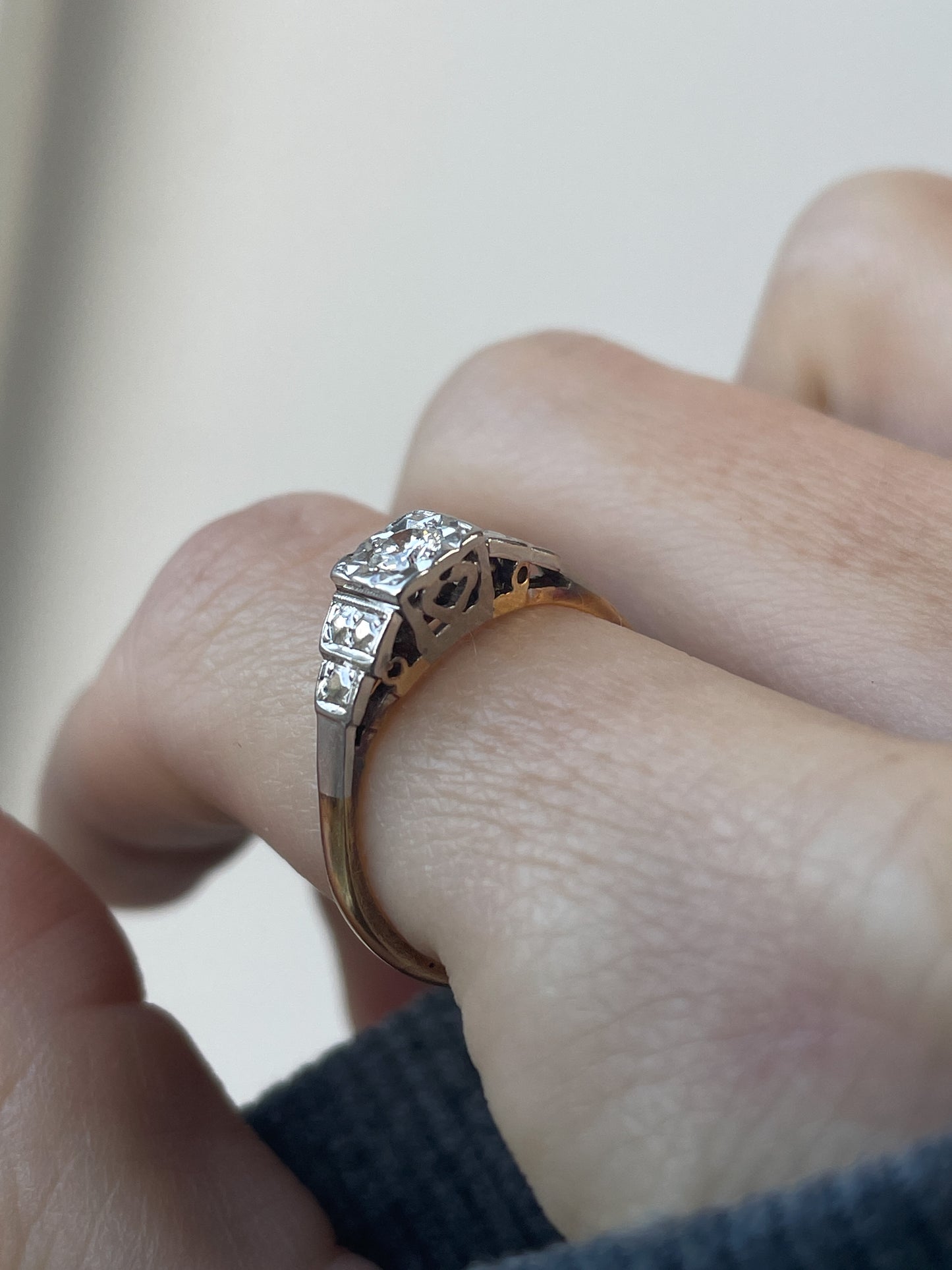 Antique art deco diamond solitaire ring on 18ct gold and platinum