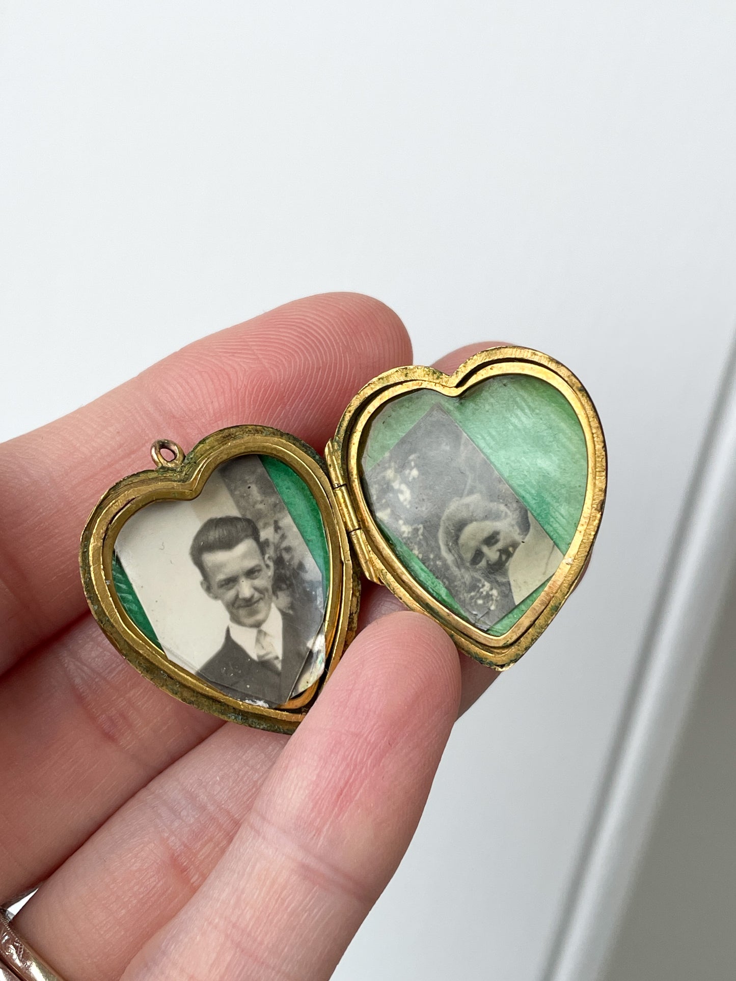 Vintage rose gold engraved heart shaped locket (with original photos)