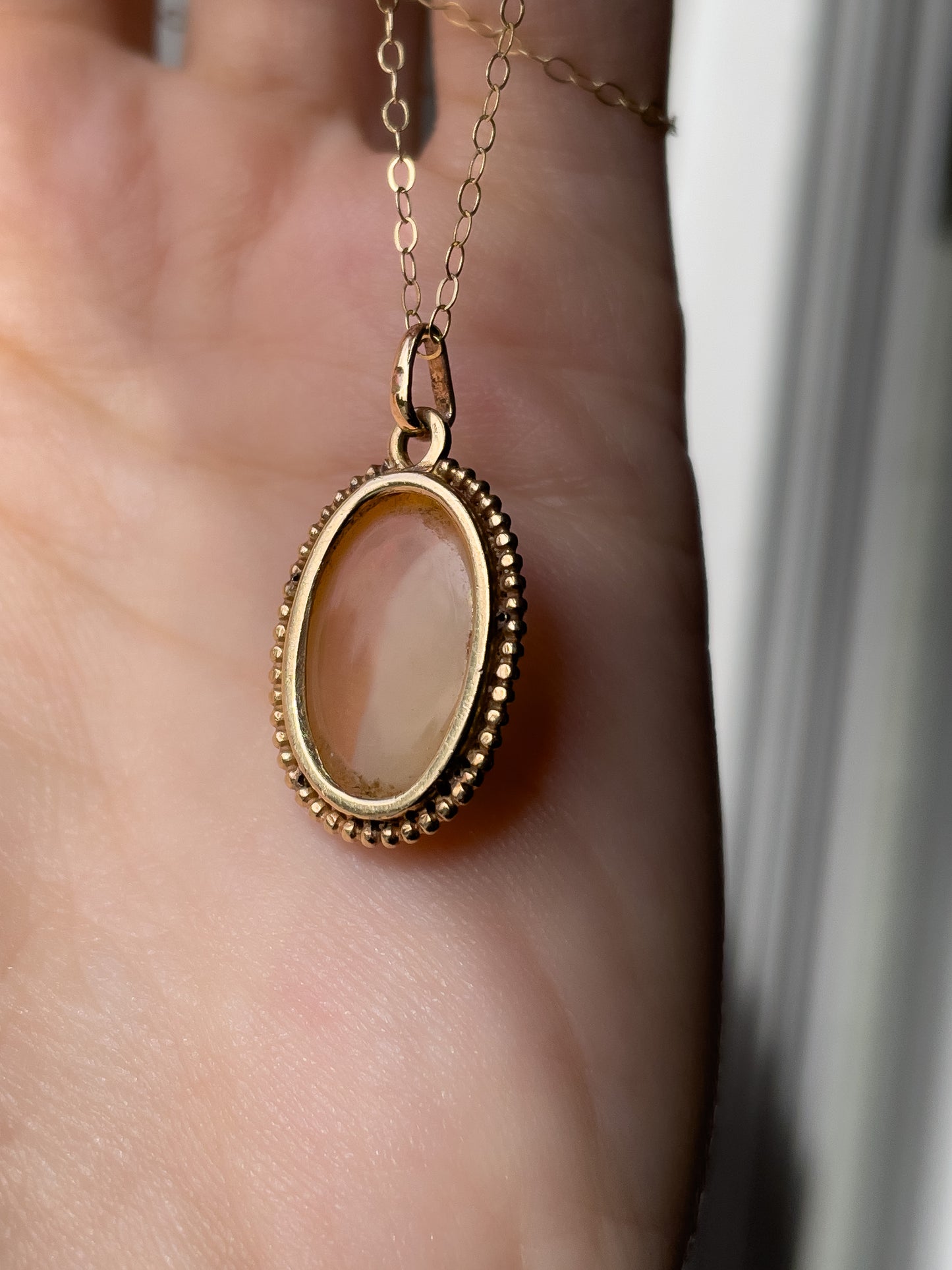Vintage orange opal pendant 9ct gold and chain