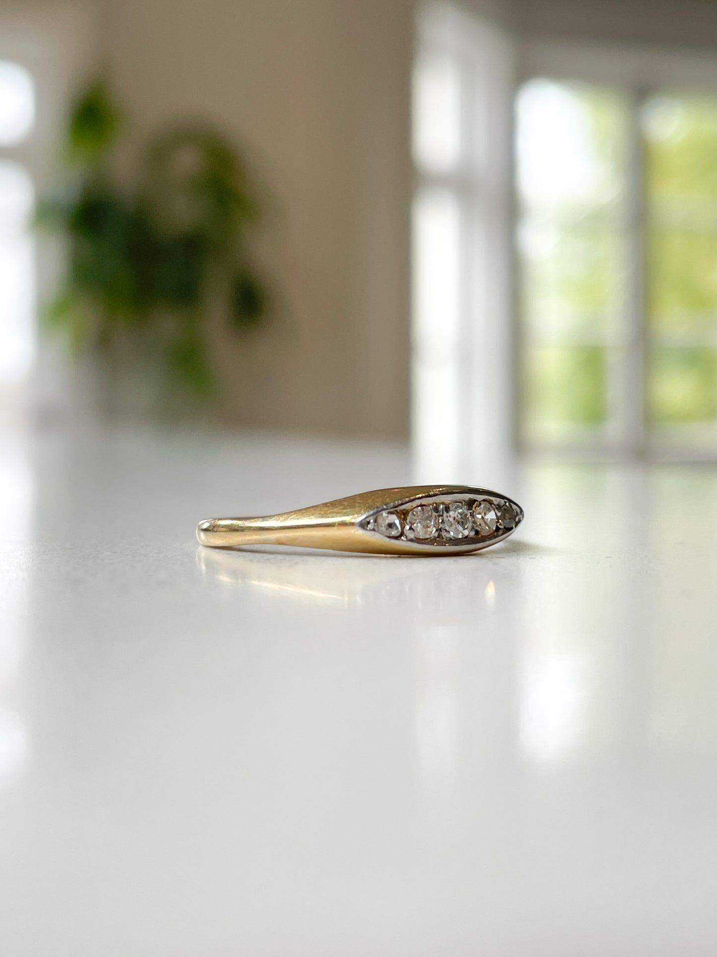 Antique diamond 5-stone ring on 18ct gold and platinum