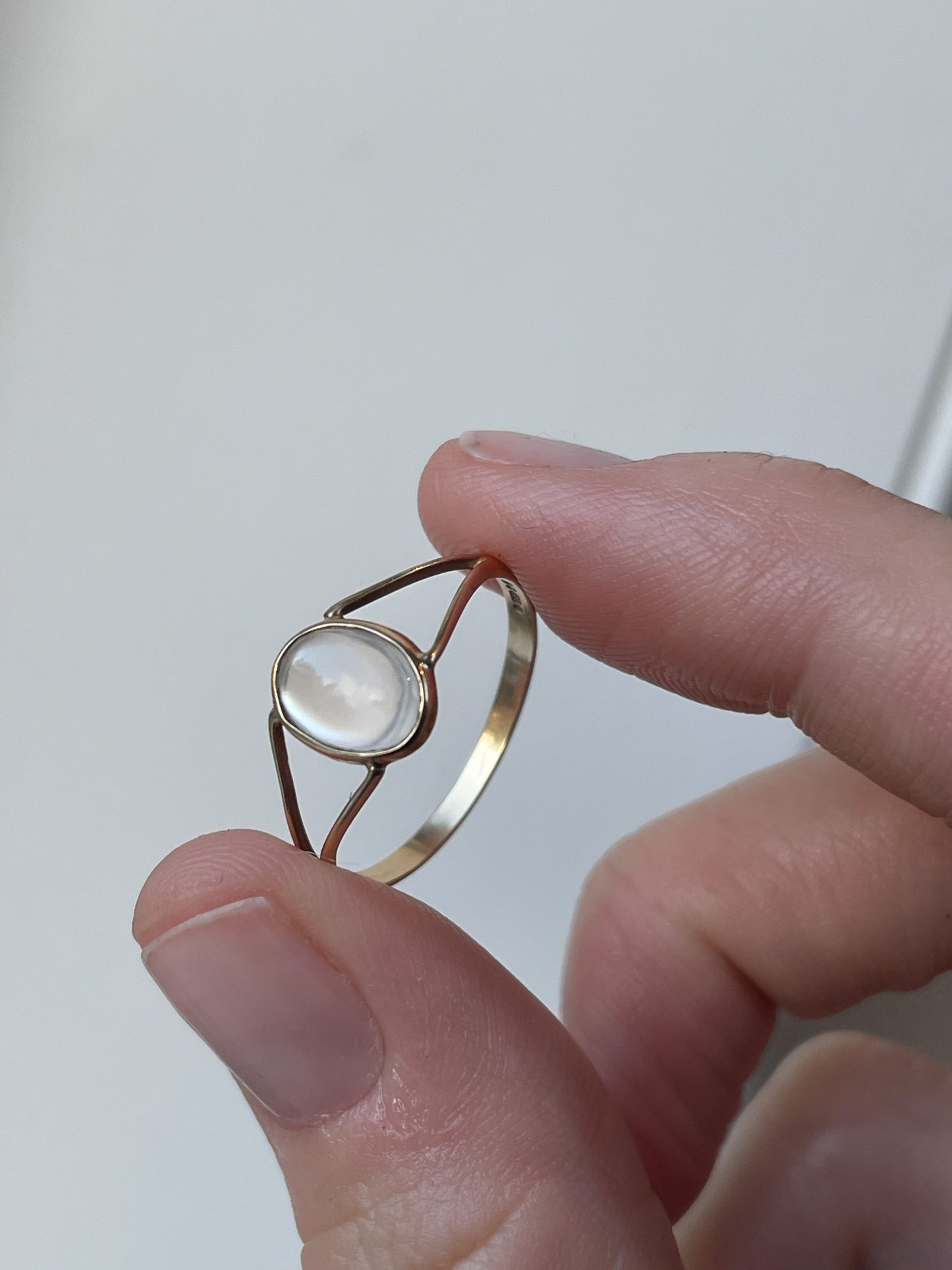 Vintage moonstone ring on 9ct gold