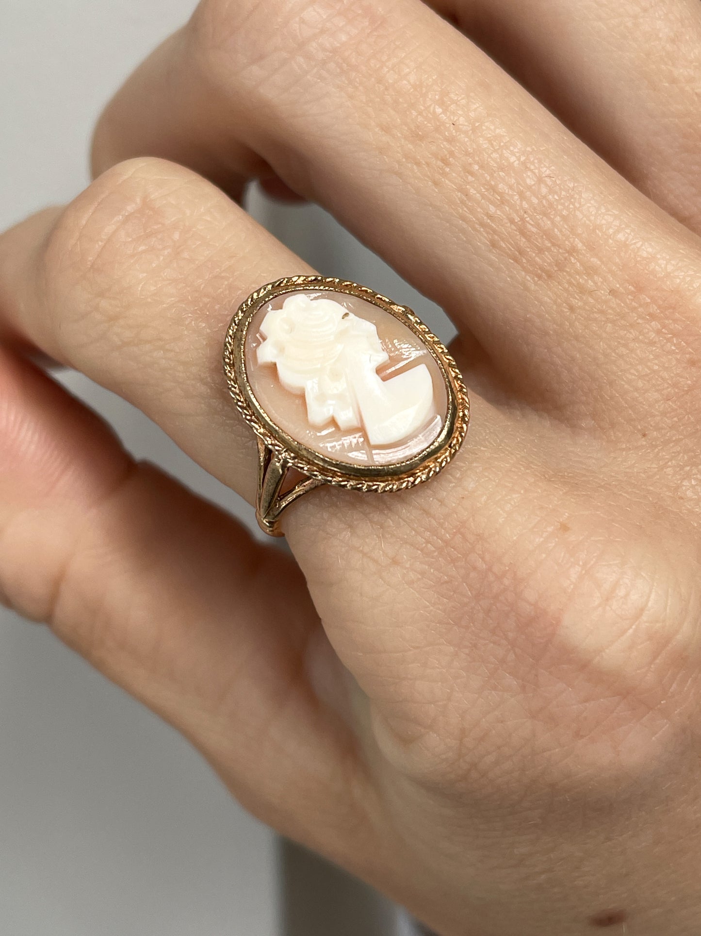 Vintage carved shell cameo ring on 9ct gold