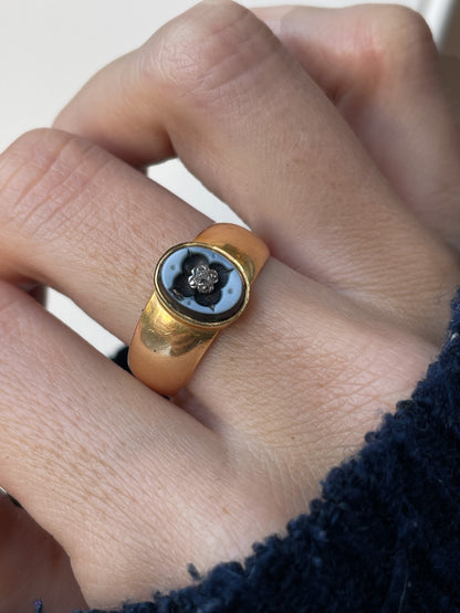 Victorian memorial ring with diamond and sardonyx on 18ct gold