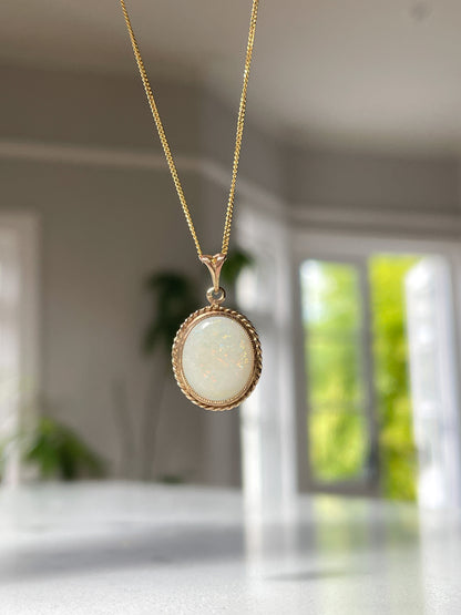 Vintage opal pendant and 9ct gold chain