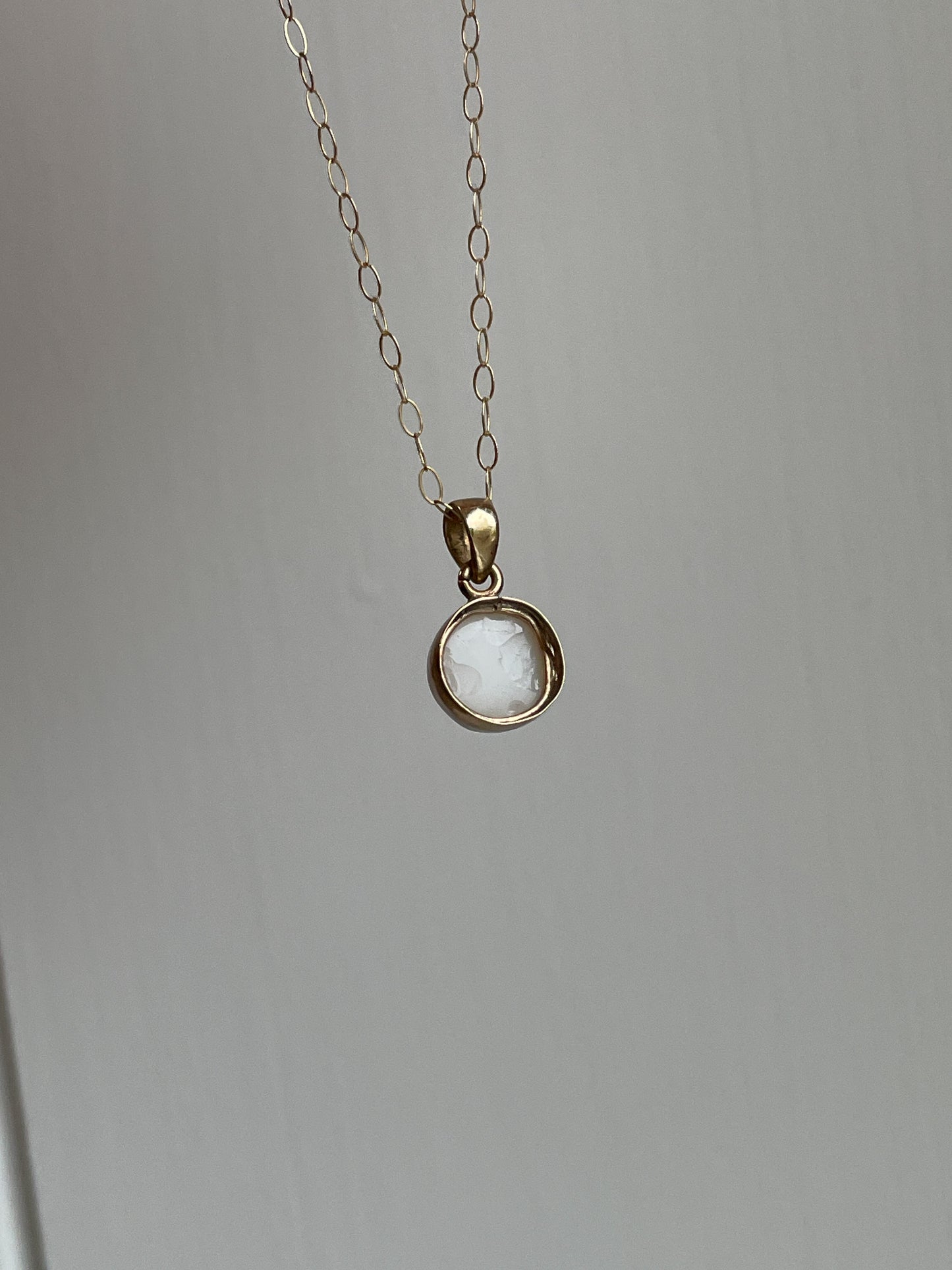 Vintage opal pendant with 9ct gold fine chain