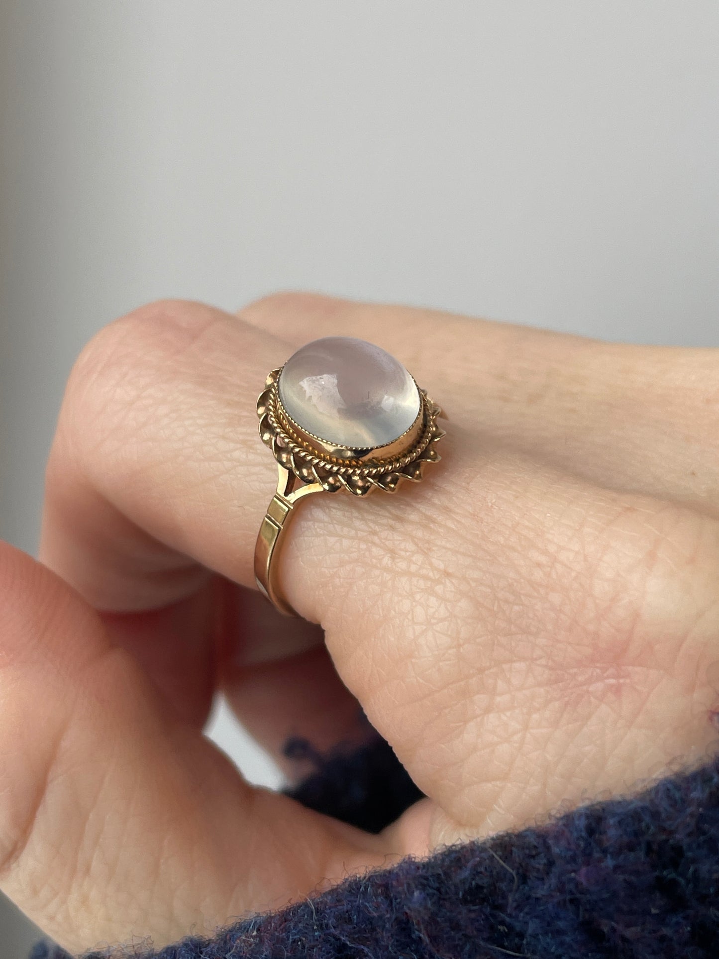 1985 Moonstone ring on 9ct gold