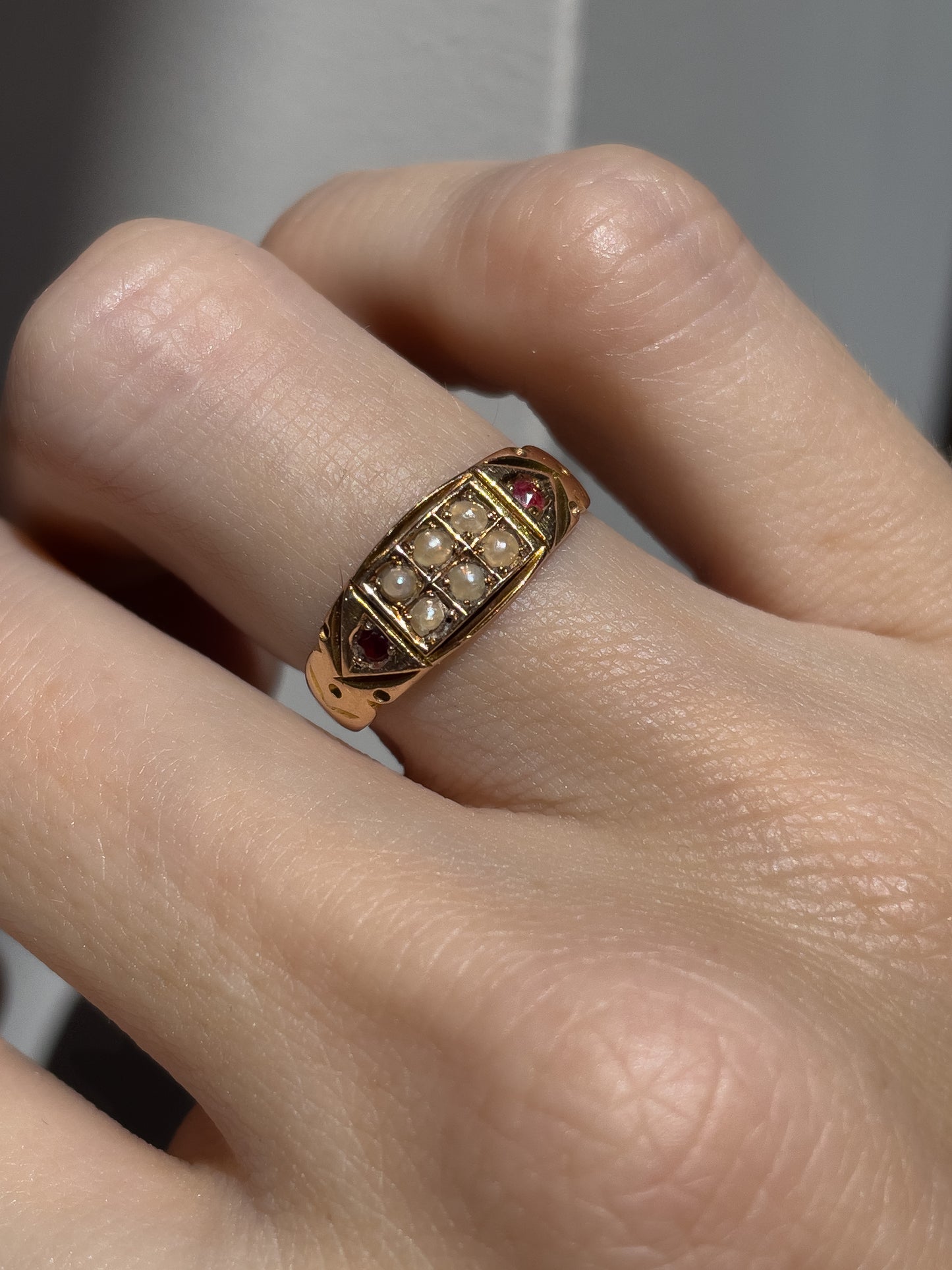 Antique seed pearl pinky ring from 1890 on 15ct gold
