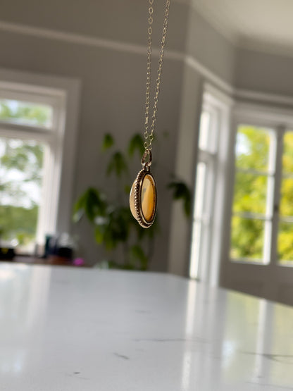 Vintage orange opal pendant 9ct gold and chain