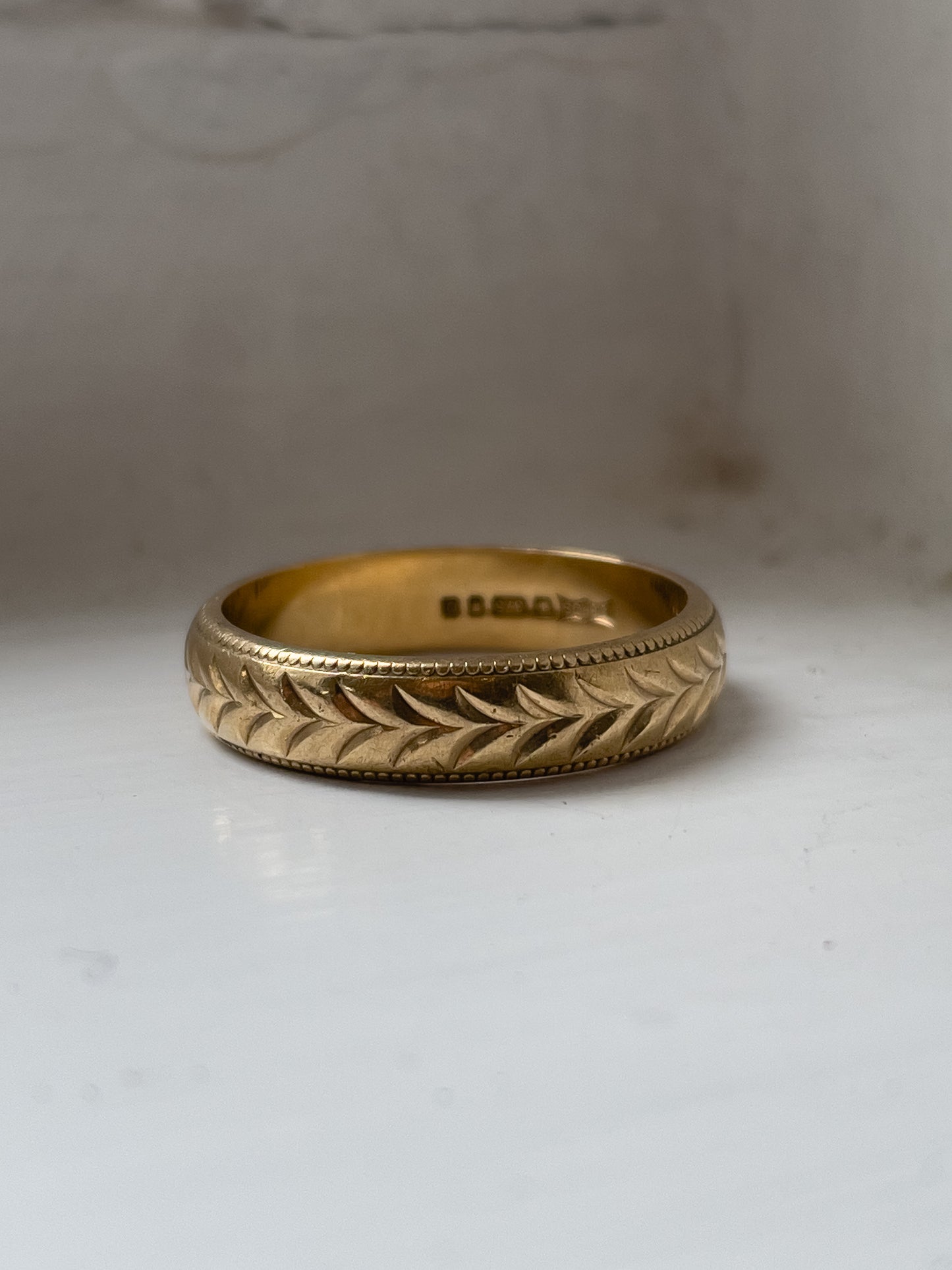 Vintage patterned gold band ring in 9ct gold