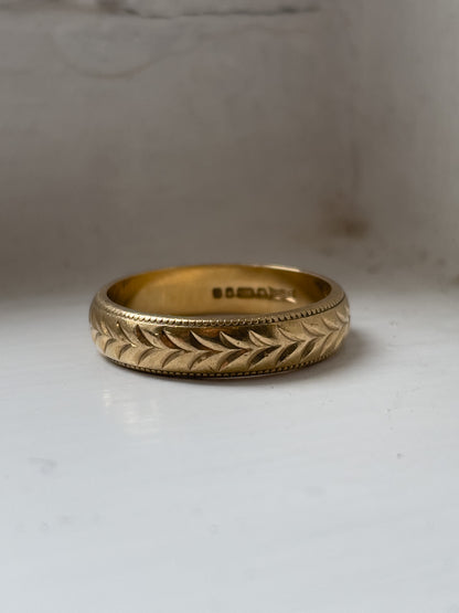 Vintage patterned gold band ring in 9ct gold
