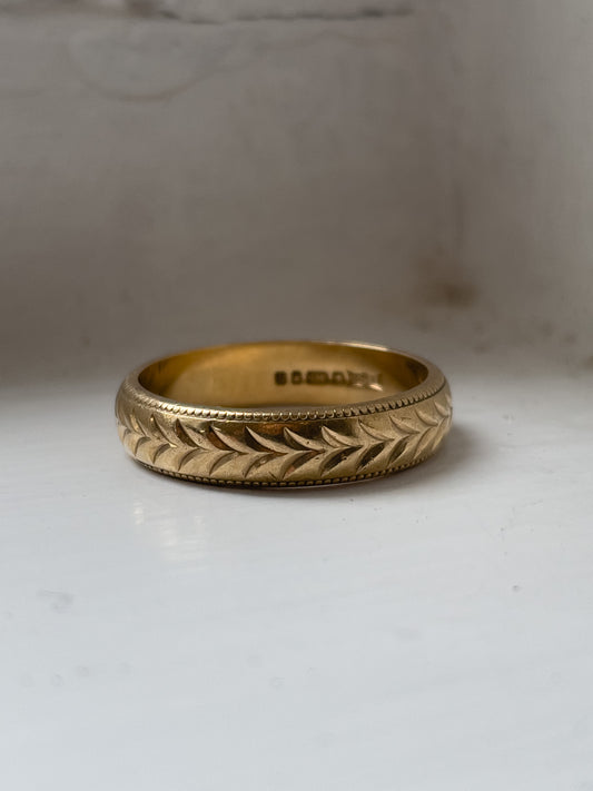 Vintage patterned gold band ring in 9ct gold