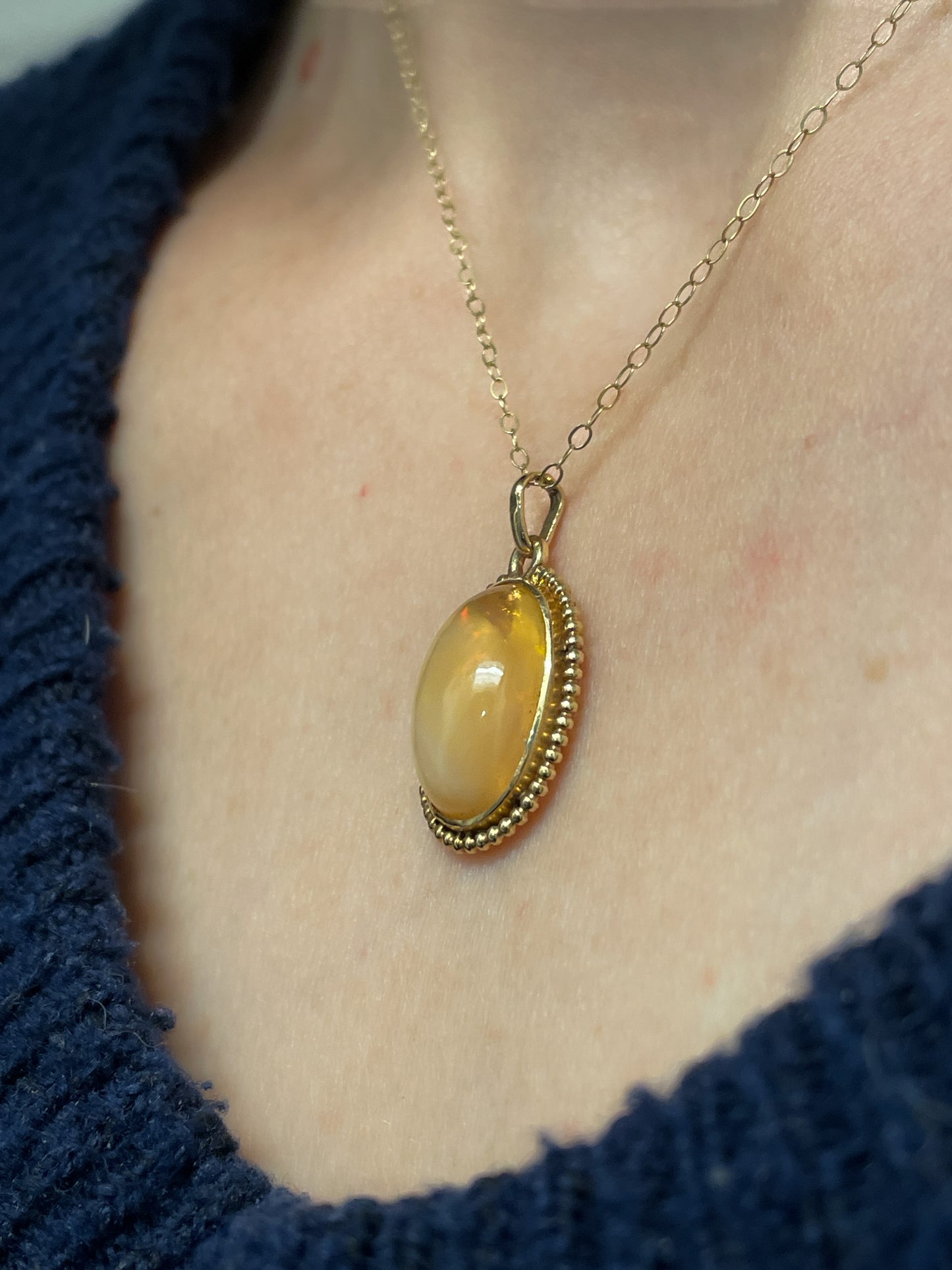Vintage orange opal pendant 9ct gold and chain