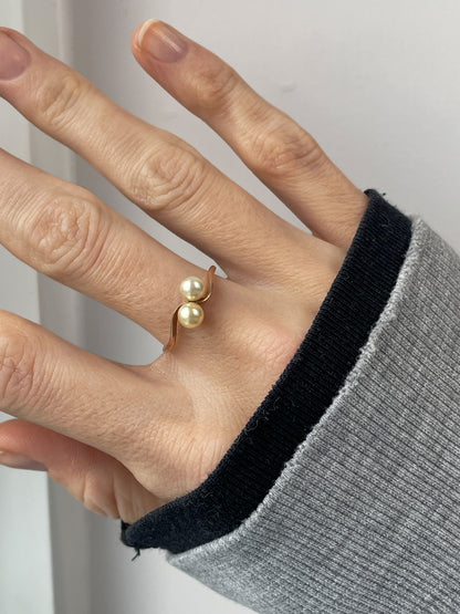 Vintage pearl toi-et-moi ring
