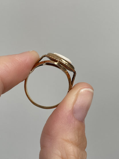 Vintage carved shell cameo ring on 9ct gold
