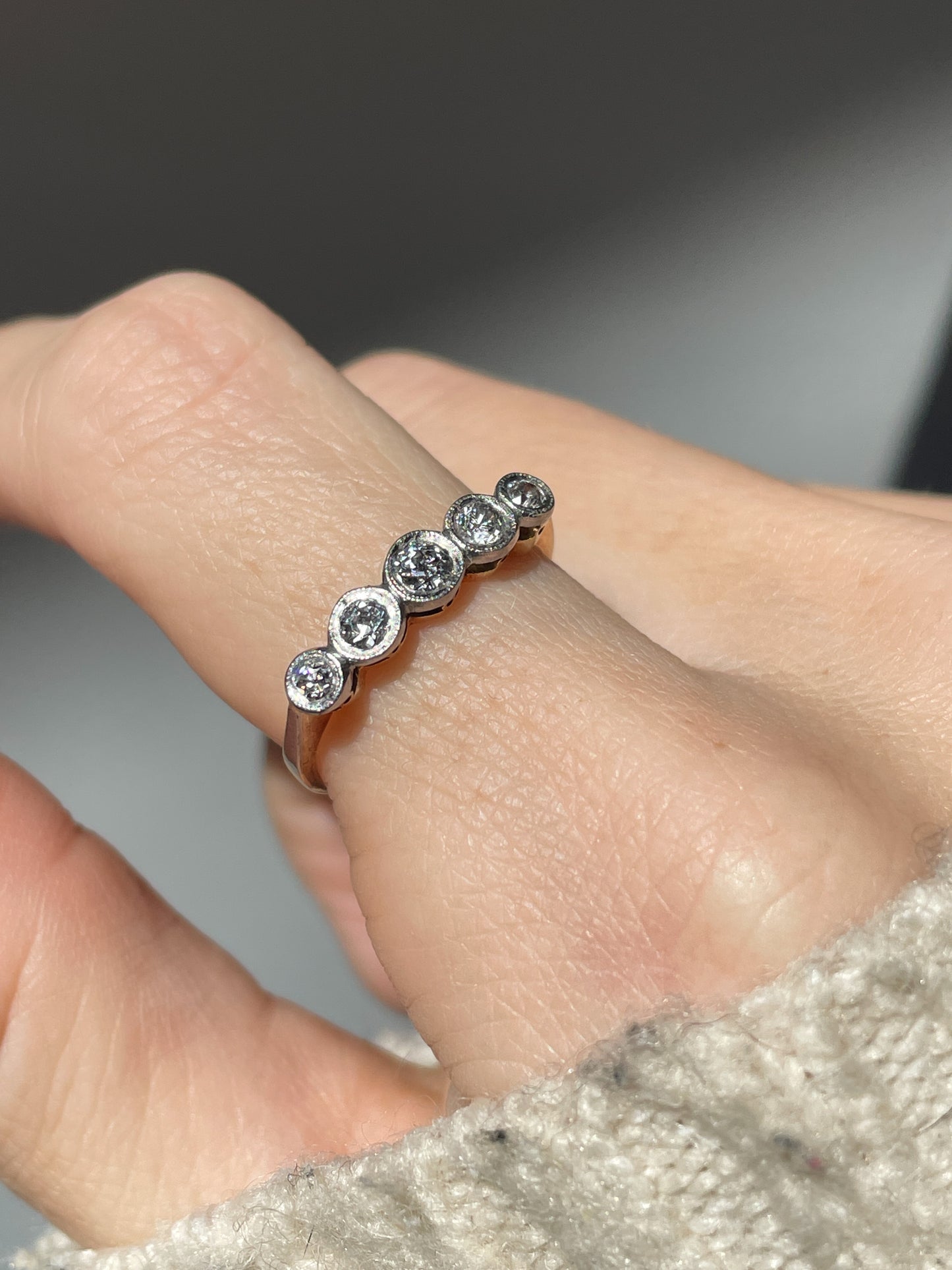 Antique diamond 5-stone ring on 18ct gold and platinum