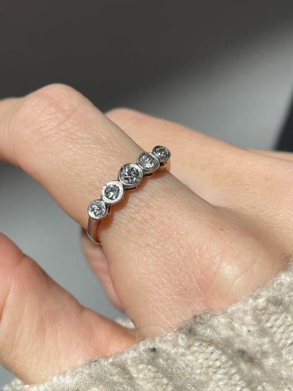 Antique diamond 5-stone ring on 18ct gold and platinum