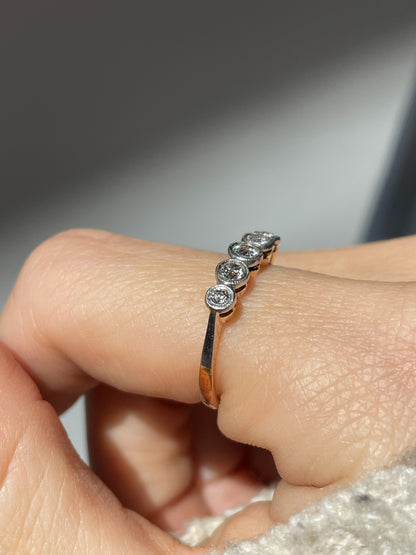 Antique diamond 5-stone ring on 18ct gold and platinum