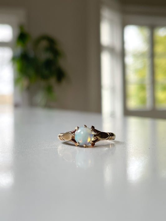 Antique single stone opal ring on 9ct gold