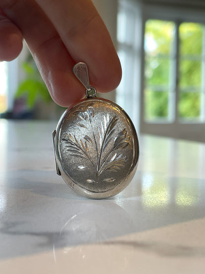 1970s sterling silver floral locket