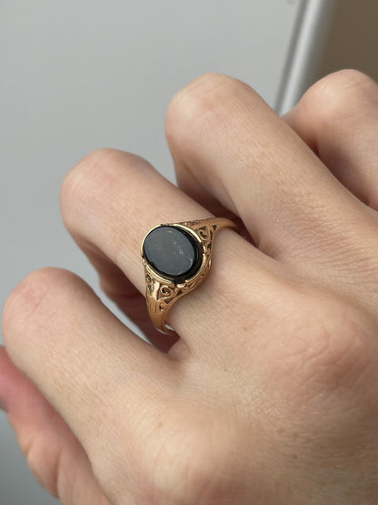 Vintage onyx signet ring on 9ct gold
