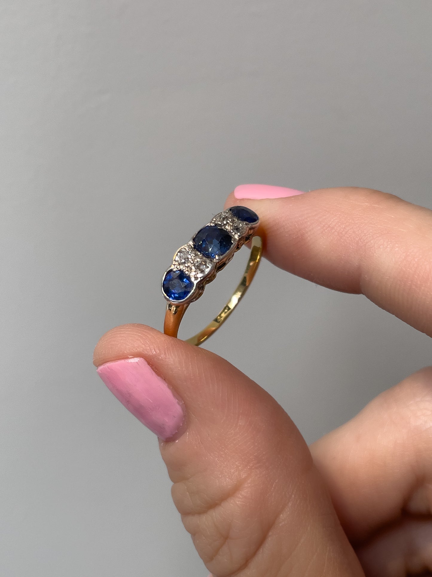 Antique sapphire and diamond ring on 18ct gold