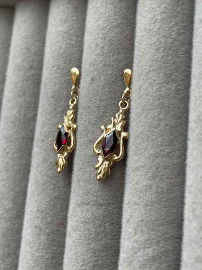 Vintage 9ct gold garnet drop earrings