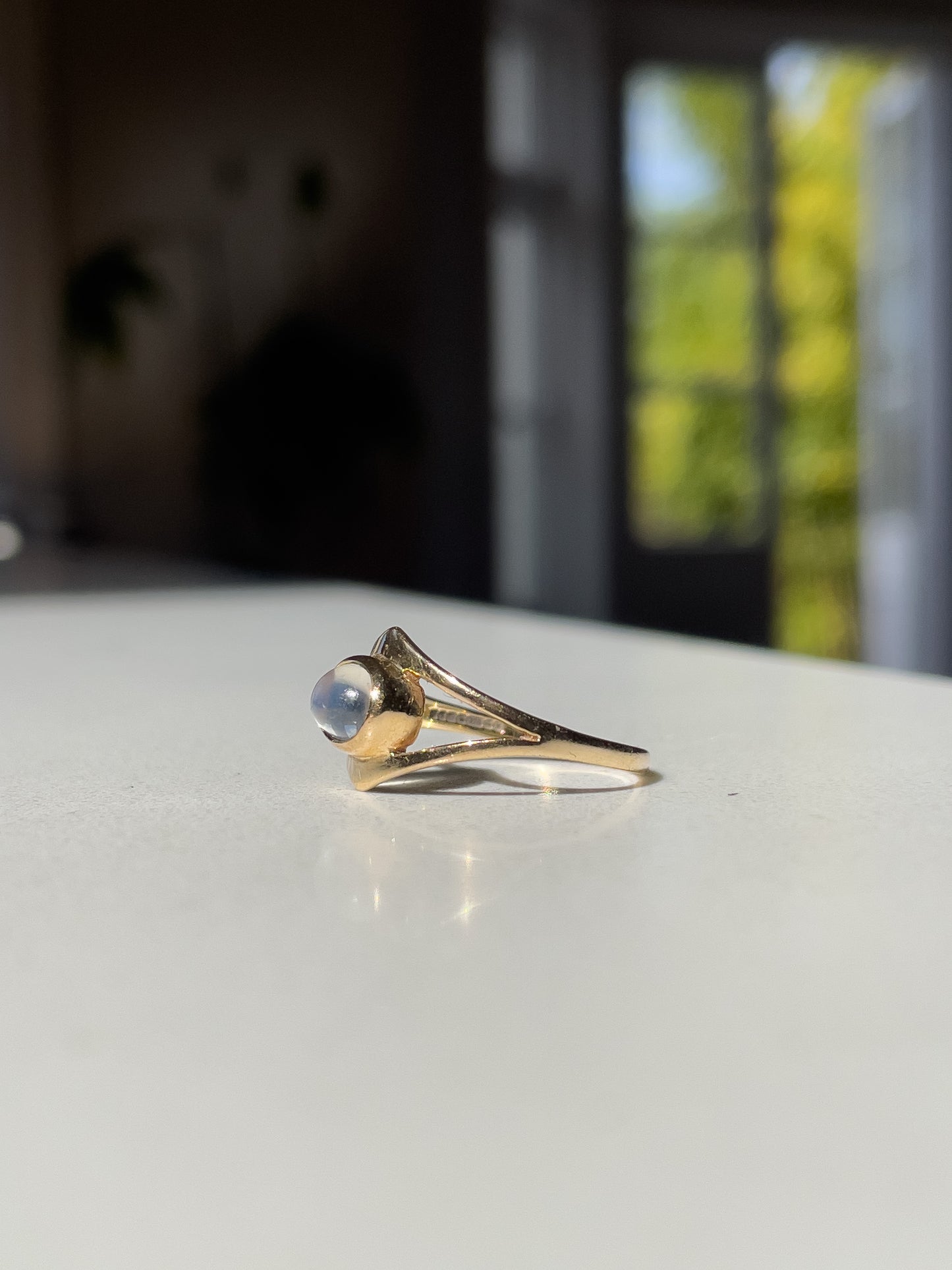Vintage moonstone ring on 9ct gold