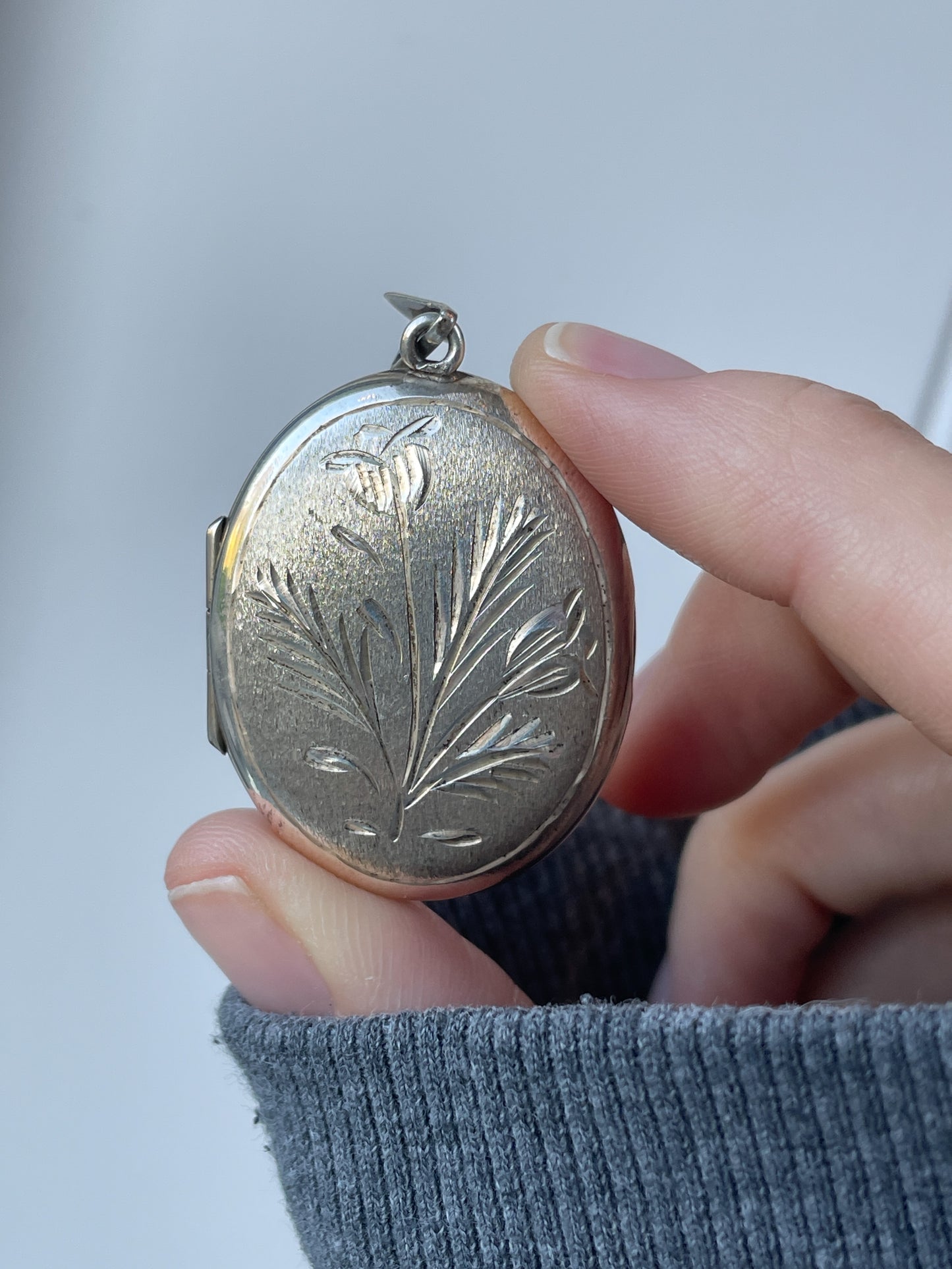 1970s sterling silver floral locket