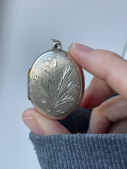 1970s sterling silver floral locket
