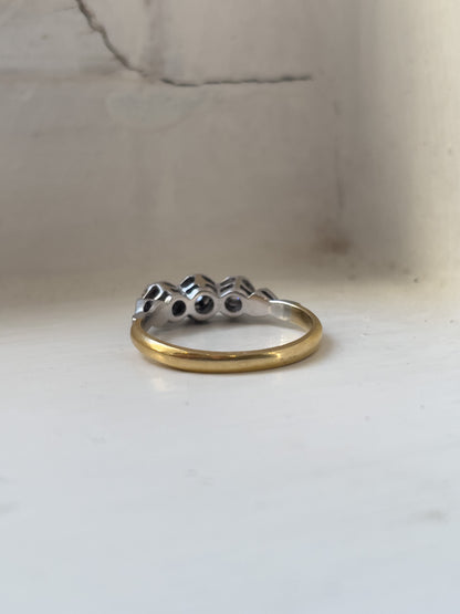 Vintage diamond trilogy ring on 18ct gold and platinum