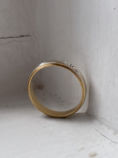 Vintage 9ct yellow and white gold patterned band