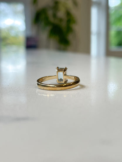 Vintage aquamarine solitaire ring on 9ct gold