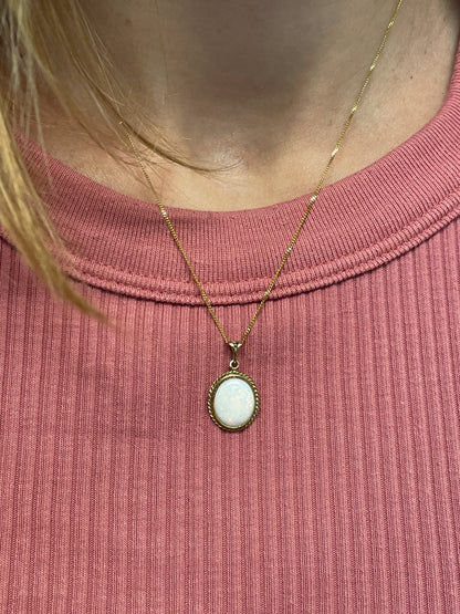 Vintage opal pendant and 9ct gold chain